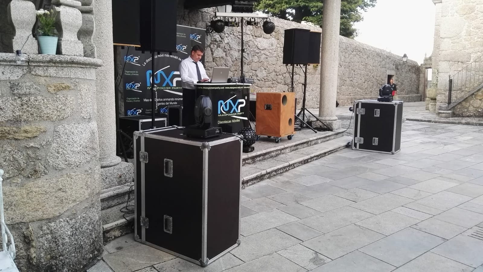 Evento en plaza histórica